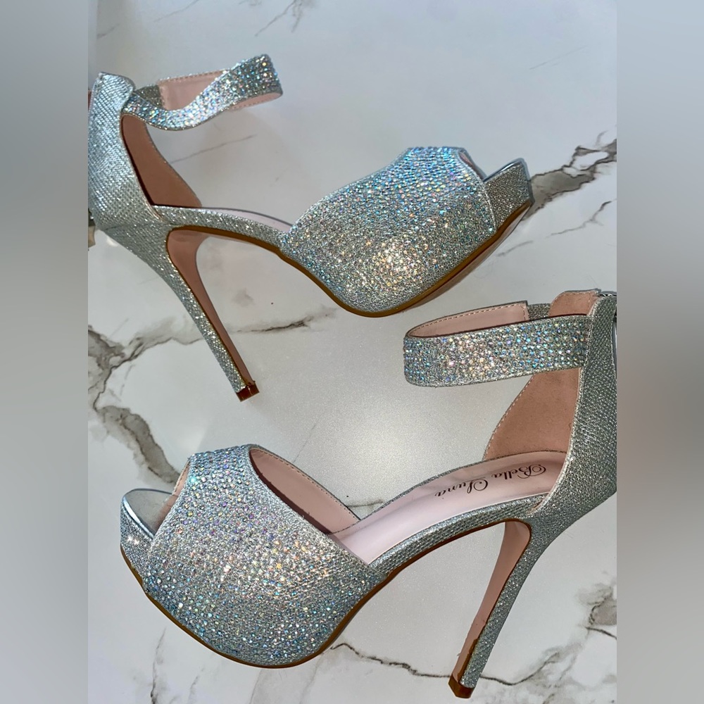 Bella Luna- brand new never worn sequence heels, size 8